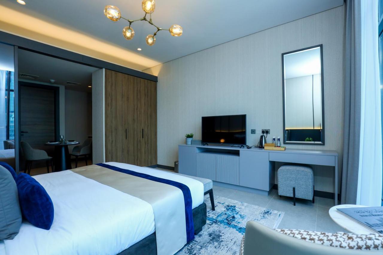 Charthouse Bahrain Hotel Manama Exterior foto A bedroom at the hotel