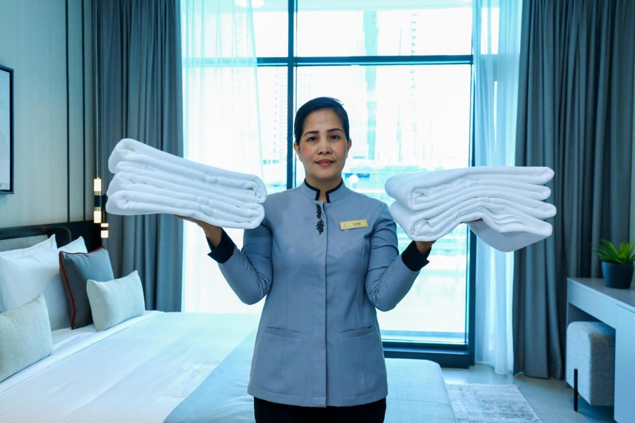 Charthouse Bahrain Hotel Manama Exterior foto A chambermaid in a hotel
