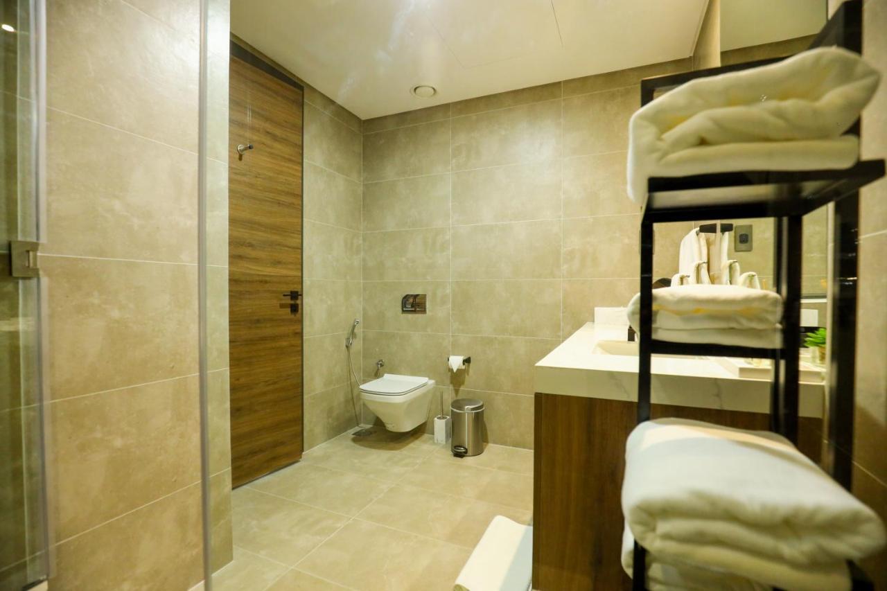 Charthouse Bahrain Hotel Manama Exterior foto Bathroom