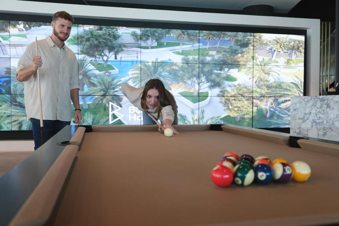 Charthouse Bahrain Hotel Manama Exterior foto A pool table
