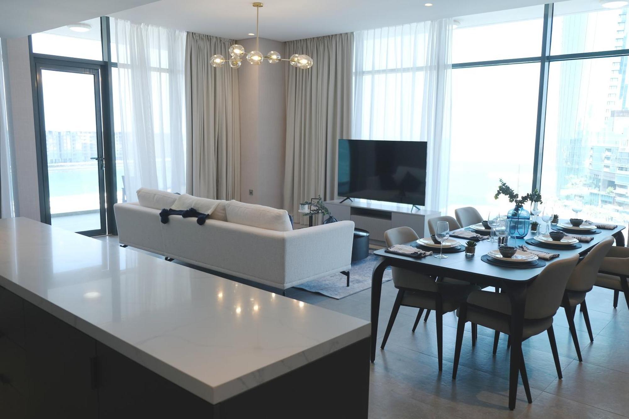 Charthouse Bahrain Hotel Manama Exterior foto A living room in a 3-bedroom apartment