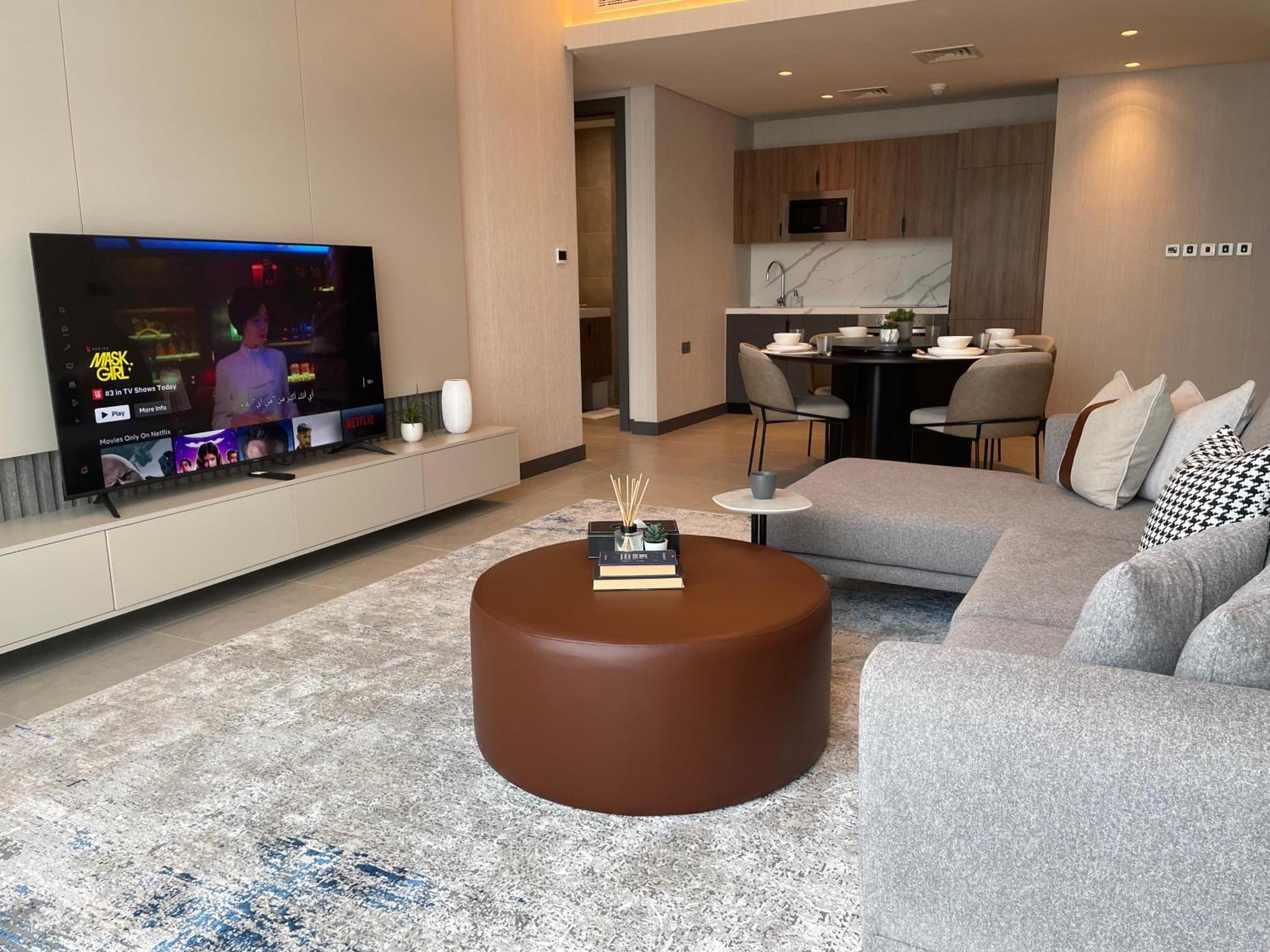 Charthouse Bahrain Hotel Manama Exterior foto A living room in a typical apartment